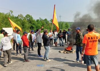 कृषि मन्त्री भक्ति प्रसाद सिटौलालाई उदयपुरमा टायर बाली नाराबाजी र कालो झण्डा