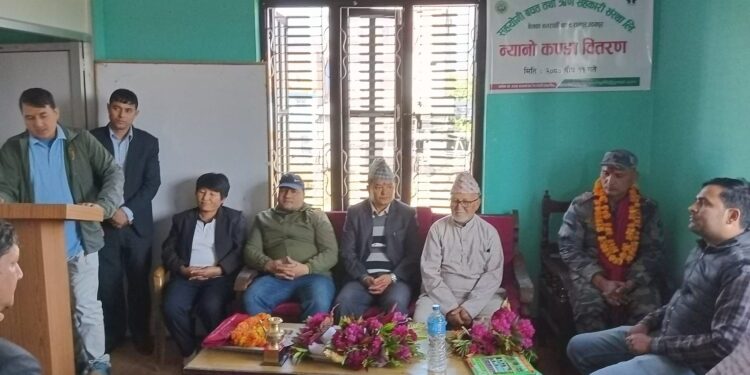 सहयोगी बचत तथा ऋण सहकारी द्वारा न्यानो कपडा वितरण। फोटो फिचर