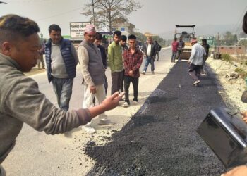 रामपुर बजारको दायाँबायाँको भाग पिच हुँदै।