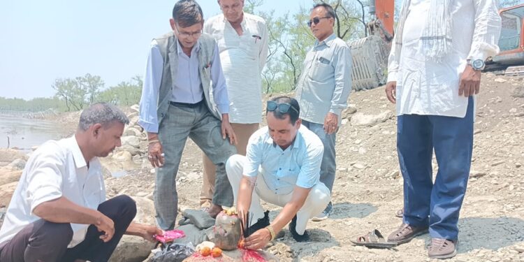 सप्तकोशी नदिको डुम्रिबोटे सिसौलिमा बिगबोल्ड ड्याम शुभारम्भ ।