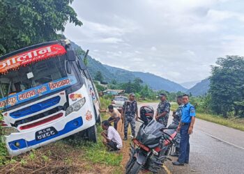 बेलकामा बस दुर्घटना खाल्डोका कारण ठुला दुर्घटनाको जोखिम ।