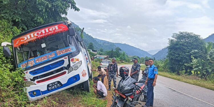 बेलकामा बस दुर्घटना खाल्डोका कारण ठुला दुर्घटनाको जोखिम ।