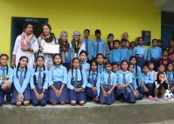 वर्ल्ड नेवर्स र हुरेन्डेकको टोलिले देउराली आ. बि. को बिद्यालय बगैंचा अनुगमन।