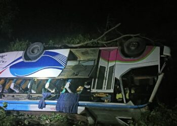 काठमाडौं देखी धरान जादै गरेको बस बेलका नगरपालिका वडा नं ६ शान्ति चौक नजिक दुर्घटना ।