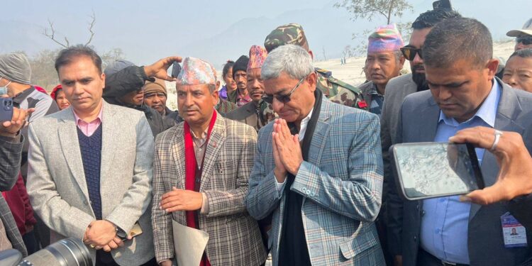 गृहमन्त्री सहितको टोलि द्वारा कोशि कटान क्षेत्रको अवलोकन, दीर्घकालीन व्यवस्थापनको लागि अनुरोध गर्दै बेलका नगरपालिकाले बुझायो ज्ञापनपत्र।