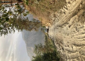 धरान,बेलका हुदै भोजपुर जोड्ने बाटोमा यातायात अवरुद्द हुंदा दैनिक सयौं यात्रु लाई सास्ती