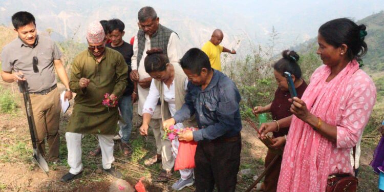 बेलकामा मुन्दुम पद मार्गको सिलन्यास