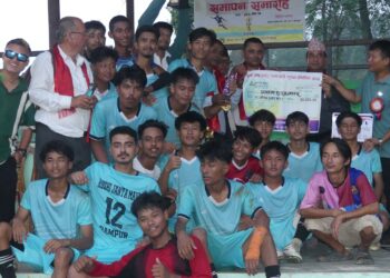 अन्तर माबि फुटबल प्रतियोगिताको ट्रफी कोशी माबिलाई