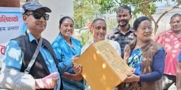 बेलका नगरपालिकामा सुधारिएको फलामे चुलो वितरण शुरु